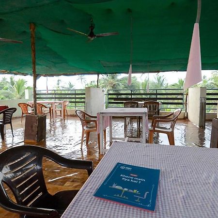 Oyo Pleasure Beach Resort Morjim Ngoại thất bức ảnh