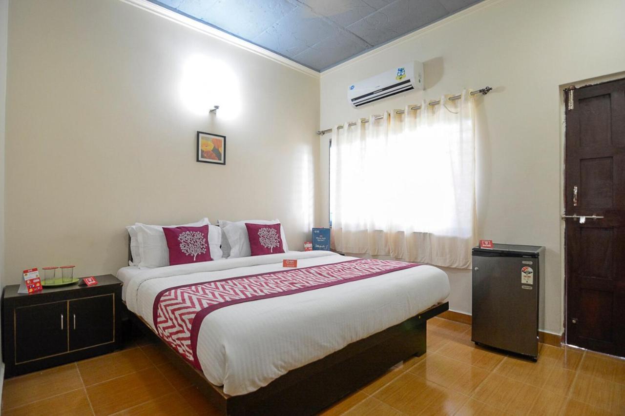 Oyo Pleasure Beach Resort Morjim Ngoại thất bức ảnh